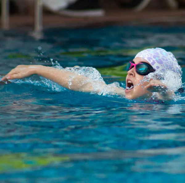 girl swimming girl swimming
